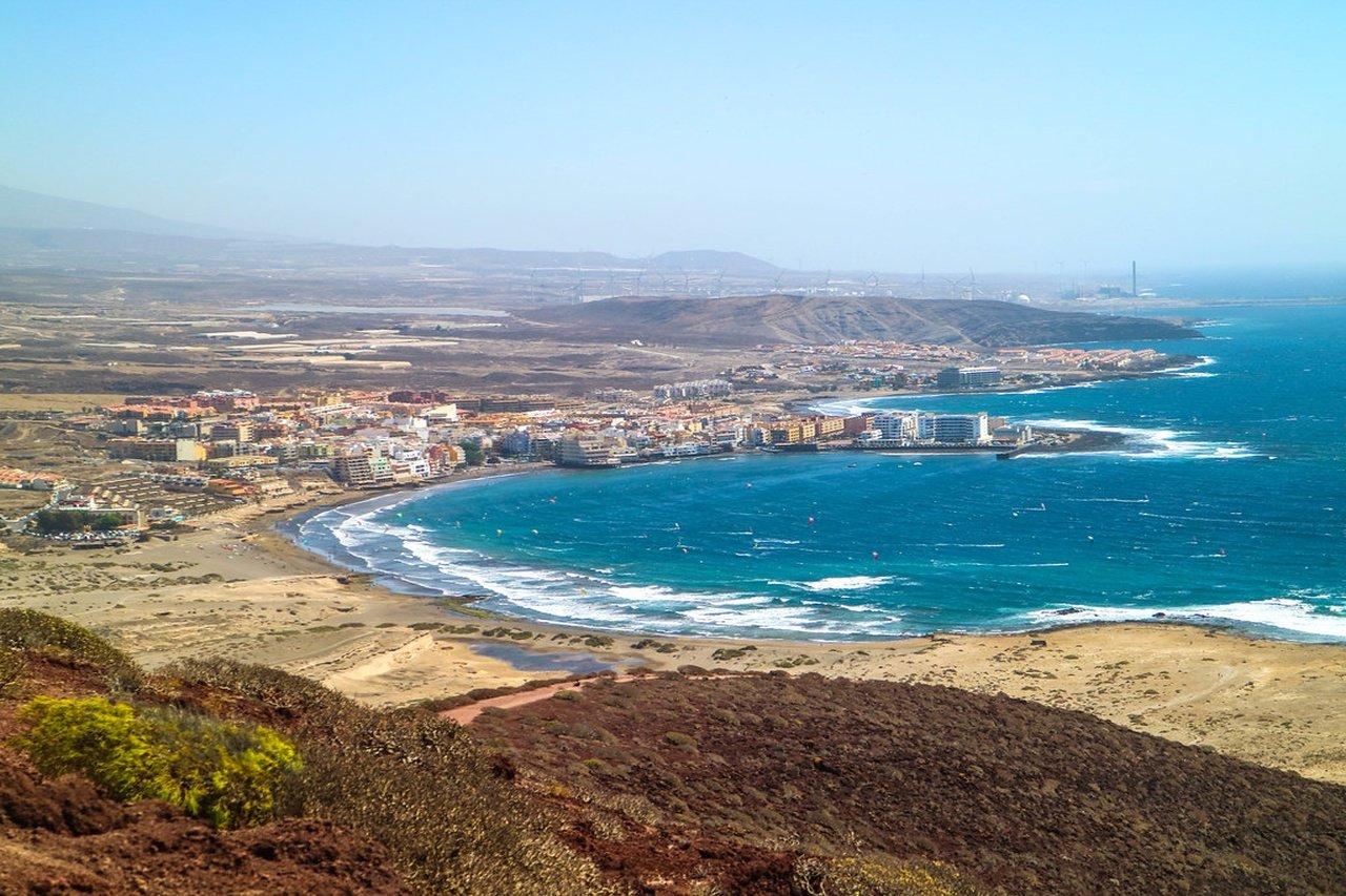 Vistas del Médano y sus playas en la isla de tenerife