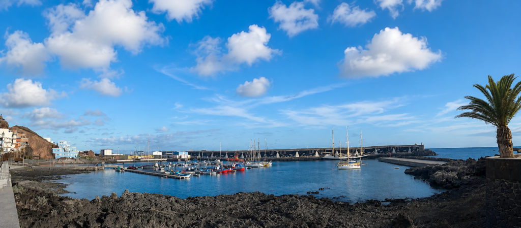 Vista panorámica del puerto de La Restinga, el pueblo pesquero de El Hierro